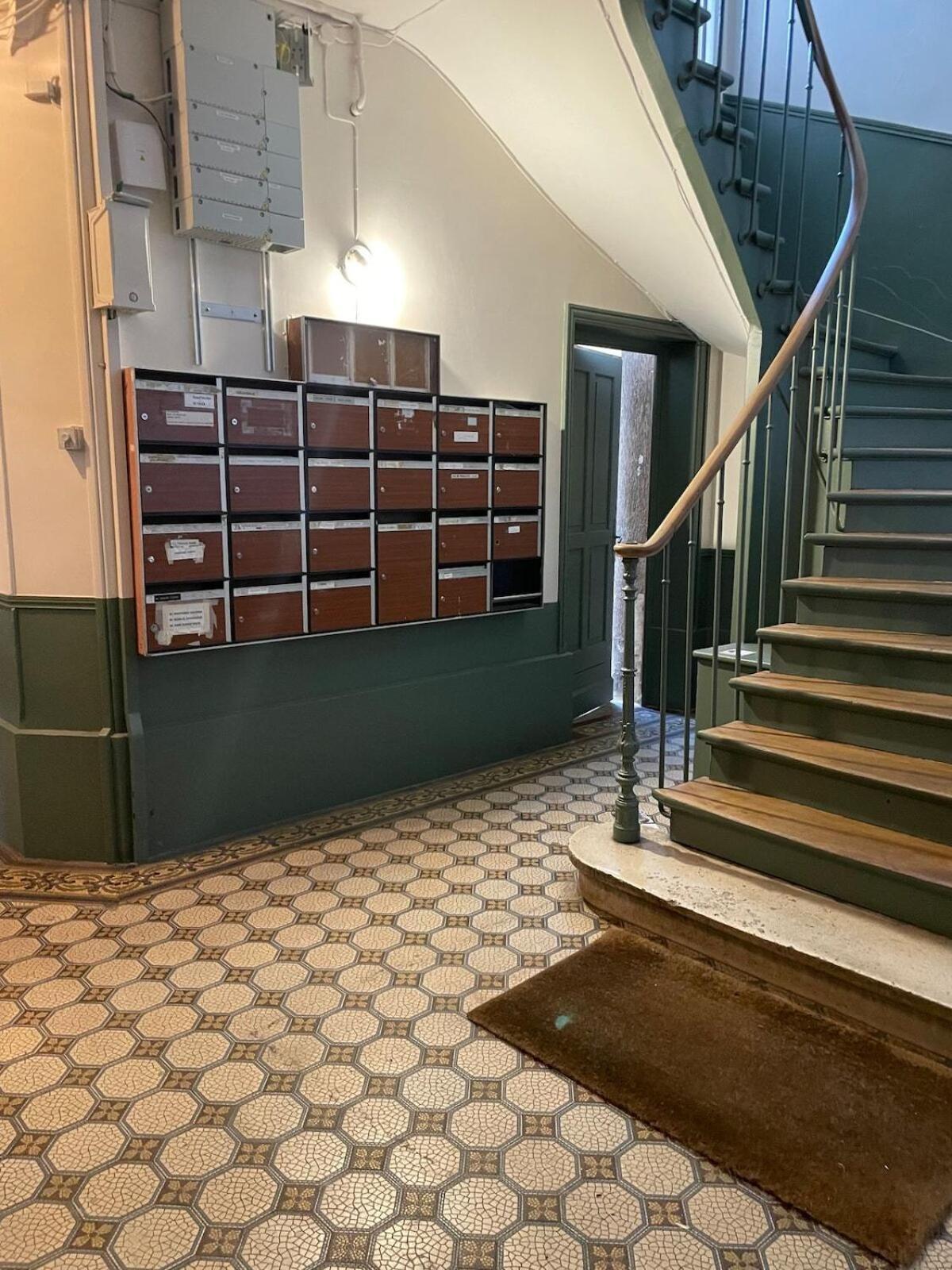 Maisonnette En Duplex 25 M2, Porte De Paris Appartement *